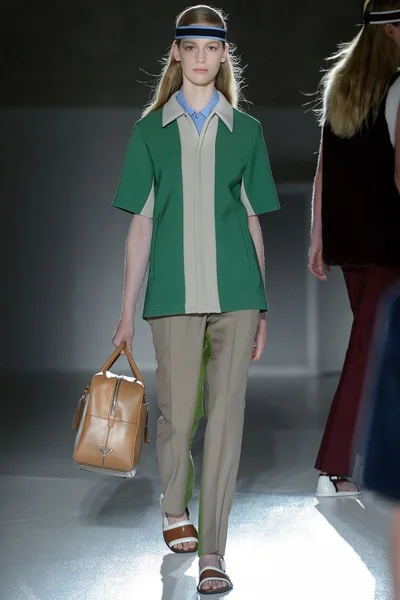 Look 15
